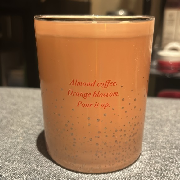Victoria’s Secret Amaretto Fizz Single Wick Candle - Picture 2 of 3